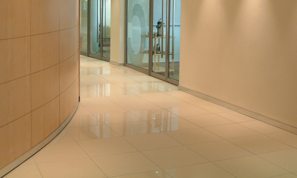 cleaned-waxed-passagefloor