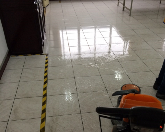 waxed-cleaned-tile-floor