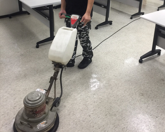 worker-waxing-pvc-office-floor